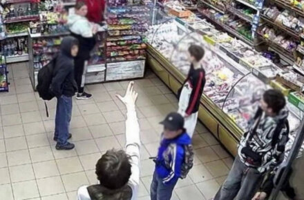 Підлітки з шампурами напали на магазин у Житомирі