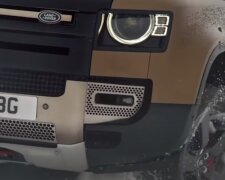 Купил депутат? В Украине засекли новейший Land Rover, стоимость космическая