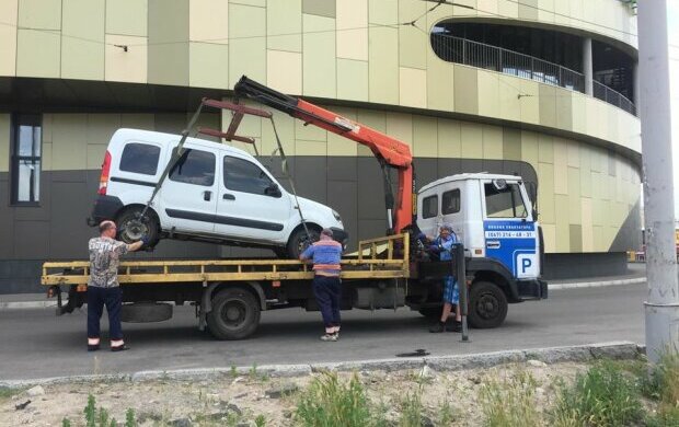 Космическая сумма: стало известно, на сколько оштрафовали "героев парковки" в столице за месяц