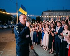 поліцейський співає випускний Тернопіль