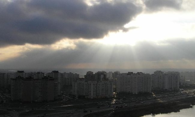 Небо обрушится черными тучами: погода в Киеве взбесится, 12 мая лучше не выходить