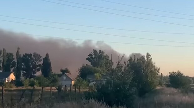 Пожар на аэродроме в Мелитополе. Фото: скриншот YouTube-видео