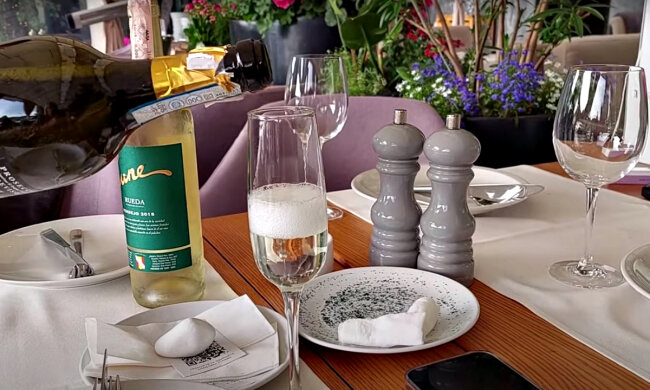 Ресторан. Фото: скріншот YouTube-відео.