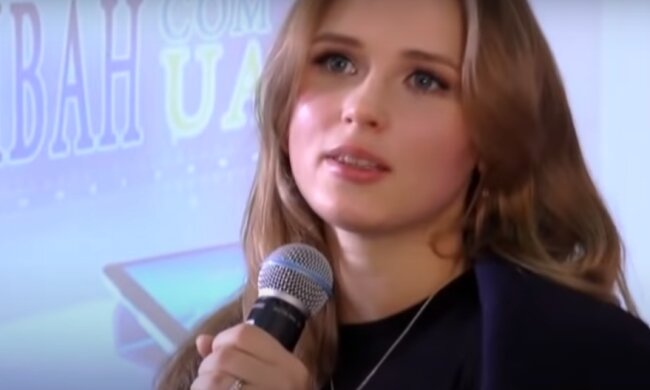 Анна Кошмал. Фото: скриншот YouTube