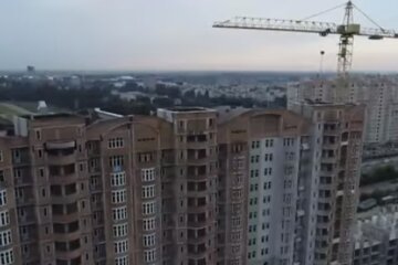 Строительство дома. Фото: скриншот YouTube-видео