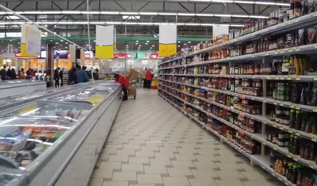 Продукты в супермаркетах. Фото: скриншот YouTube
