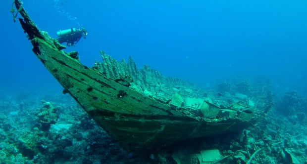 Чудо на дне океана: искатели нашли затонувший корабль с удивительными амфорами