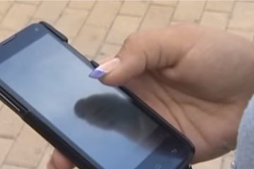 Смартфон, фото: Скриншот YouTube