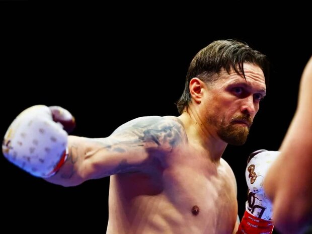 Олександр Усик захистив пояс WBC після бою з Ріко Верховеном біля пірамід Гізи, травень 2026