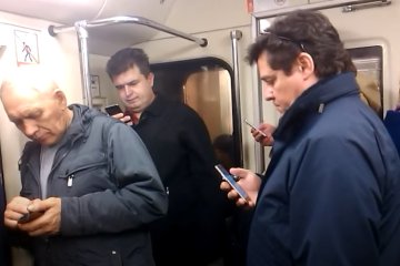 В Apple будут следить за перемещением людей. Фото: youtube