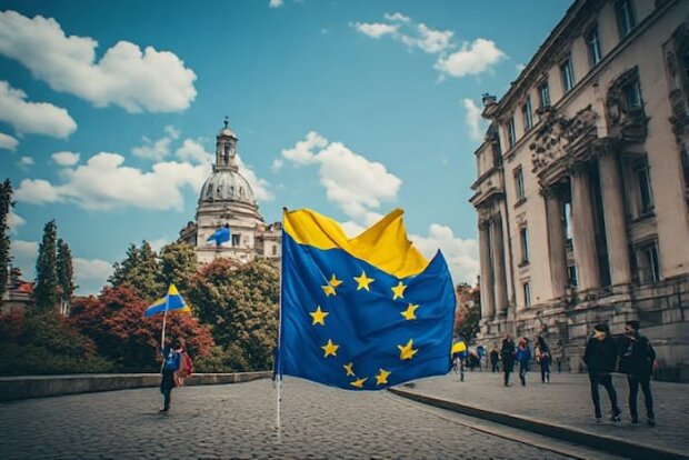 Прапори Італії, України та ЄС