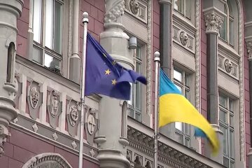 Флаг Украины и Флаг ЕС. Фото: YouTube, скрин