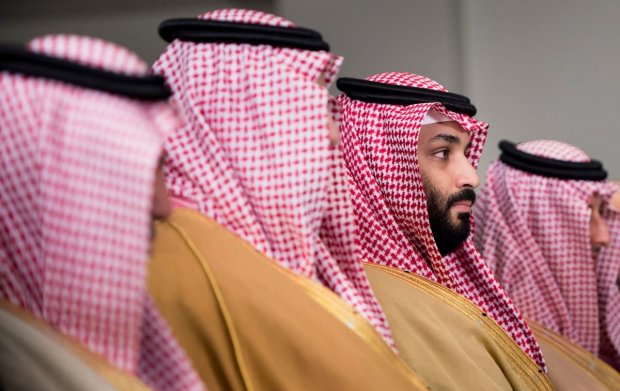 Спалился на беконе: в США осудили мошенника, который выдавал себя за принца Саудовской Аравии
