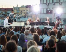 Евгений Хмара дал уникальный благотворительный концерт на крыше