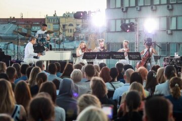 Євген Хмара дав унікальний благодійний концерт на даху