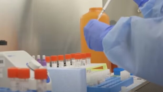 Ученые нашли еще один способ передачи коронавируса. Фото: скриншот YouTube