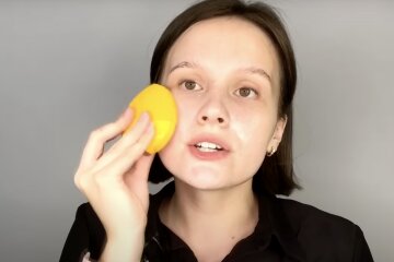 снятие макияжа, скриншот из YouTube