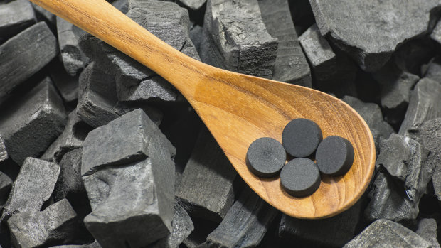 Активированный уголь подходит не для всех: в чем его опасность