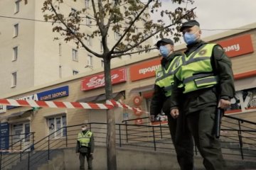 В Вишневом правоохранители оцепили общежитие. Фото: Национальная гвардия Украины