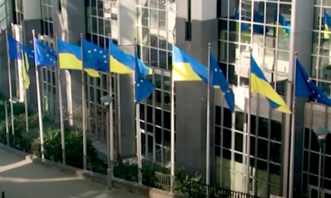 Флаг Украины и Флаг ЕС. Фото: YouTube, скрин