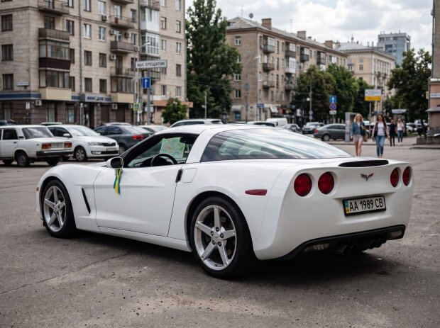 Chevrolet Corvette C6 білий спорткар Київ