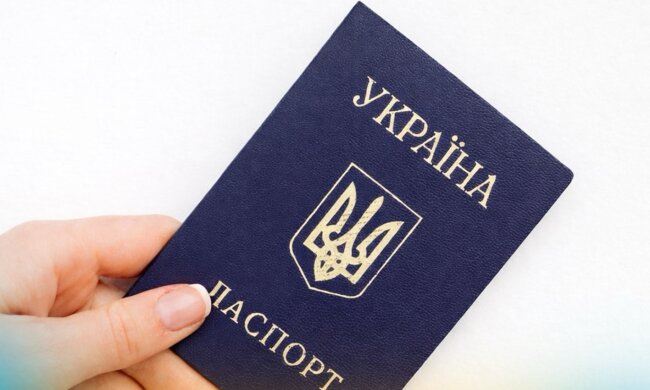 Кто не вклеил новое фото в паспорт: правила сменили, как теперь — куда идти и сколько стоит