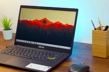 Ноутбук. Фото: YouTube