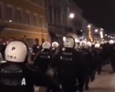 Разгон протестующих правоохранителями. Фото: скриншот Youtube-видео