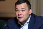 В сеть попало фото спящего Богдана после гуляний на свадьбе: лег на коленки блондинки. Хорошо пристроился