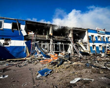 Наслідки атаки на завод «Яготинське» — зруйновані цехи, рятувальна операція триває