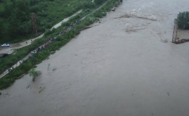 Наводнения в западных областях Украины. Фото: YouTube, скрин