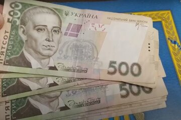 Это настоящее издевательство над людьми: кто из украинцев получает по 100 тысяч грн пенсии во время войны