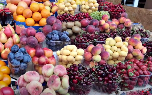 Стихийный рынок. Фото: скриншот YouTube-видео.