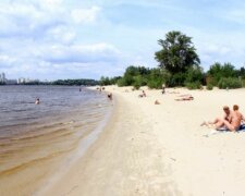 МОЗ закрывает пляжи в Киеве, Одессе и Николаеве : везде запретные знаки, купаться запрещают