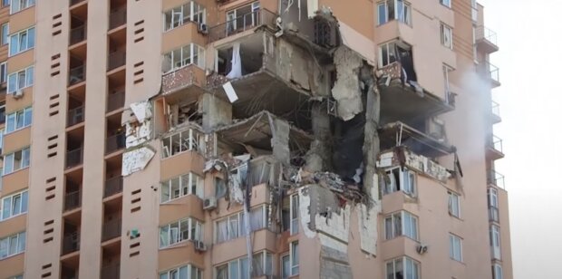 Разрушенный дом в Киеве. Фото: YouTube, скрин