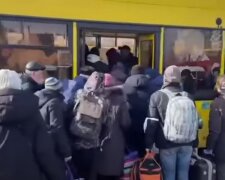 Эвакуация людей. Фото: скриншот YouTube-видео