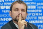 Только что Вятрович плюнул в Порошенко. Подсунул ему «свинью» — празднуй сам. А я отдельно