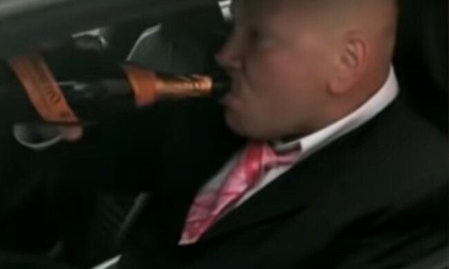 Судья за рулем. Фото: скрин youtube