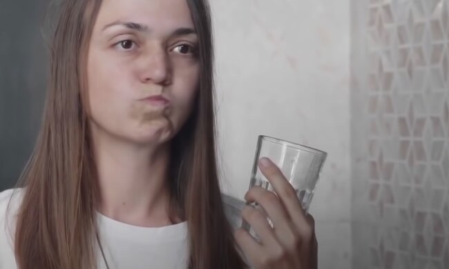 запах изо рта, скриншот из YouTube