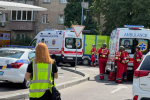 В Черкассах мужчина с оружием захватил Макдональдс - видео