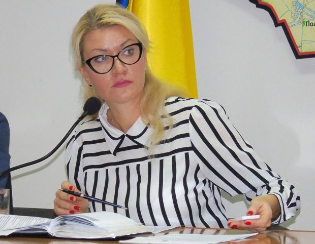 Чиновница, разговаривающая матом, засела у Порошенко и просит не увольнять