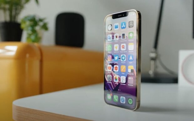 Ваш iPhone стане марною коробочкою: Apple почне блокувати всі "сірі" телефони