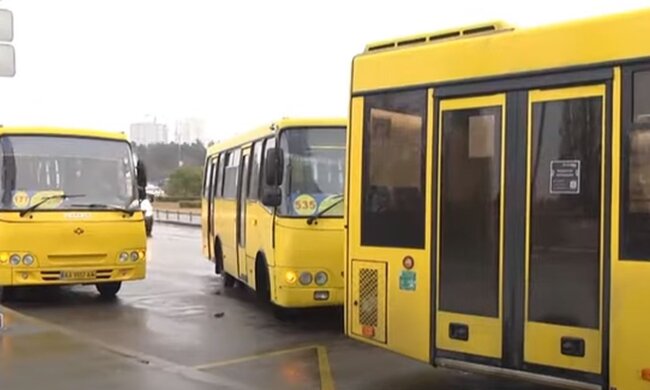 Автобуси у Києві. Фото: скріншот YouTube-відео