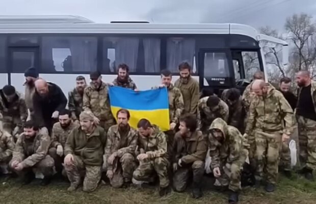 Звільнені з полону українці. Фото: скріншот YouTube-відео
