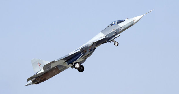 Российский Су-35 чуть не задел американский самолет. США уже сделали заявление