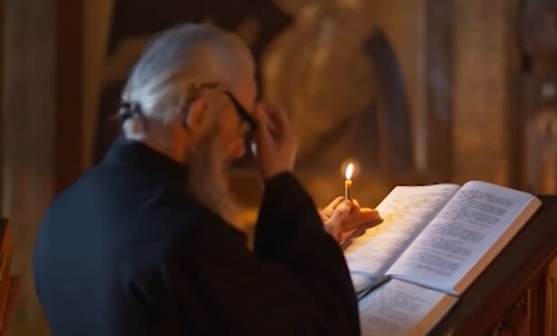 Священник. Фото: скриншот Youtube-видео