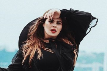 Солистка группы KAZKA поразила всех своим купальником