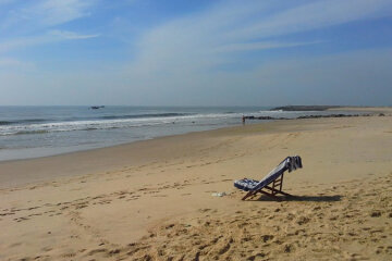 Вечная сиеста: украинцам показали "биток" на пляжах Крыма в разгар сезона (фото)