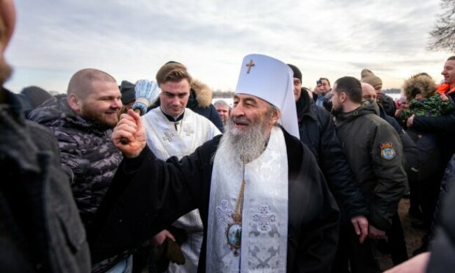 Предстоятель УПЦ пояснив, як приймати святу воду