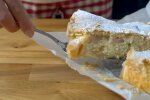 Рецепт вкусной шарлотки с яблоками. Фото: скриншот YouTube-видео